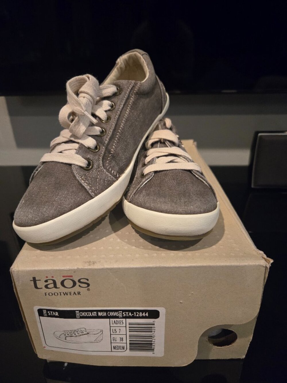 7 NIB TAOS Womens Star Chocolate Wash Grey Athleisure/Comfort/Casual Sneakers